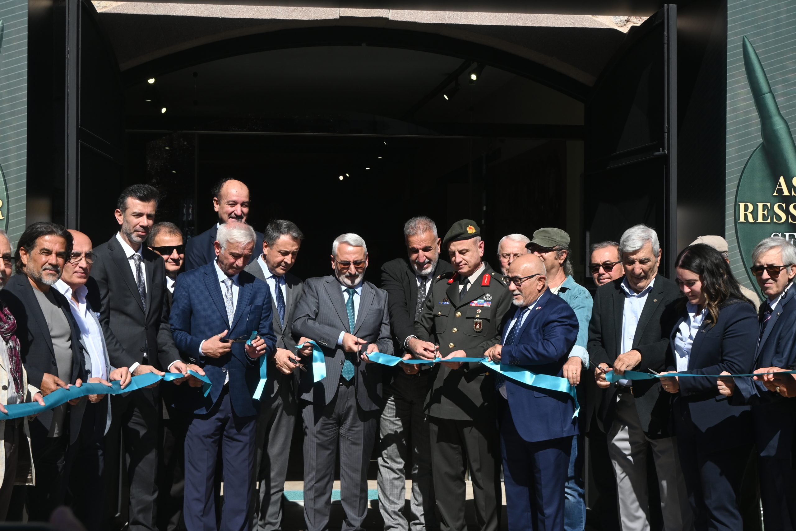 Asker ressamlar sergisi